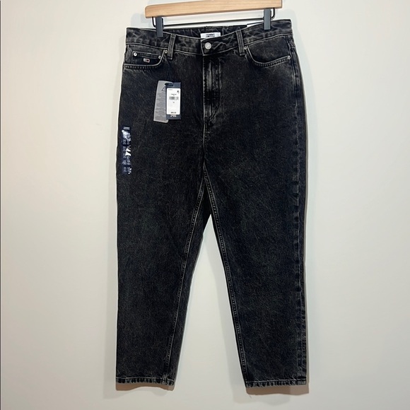 NWT Tommy Black Denim Tapered Mom Jeans, Size 12 - Picture 1 of 9